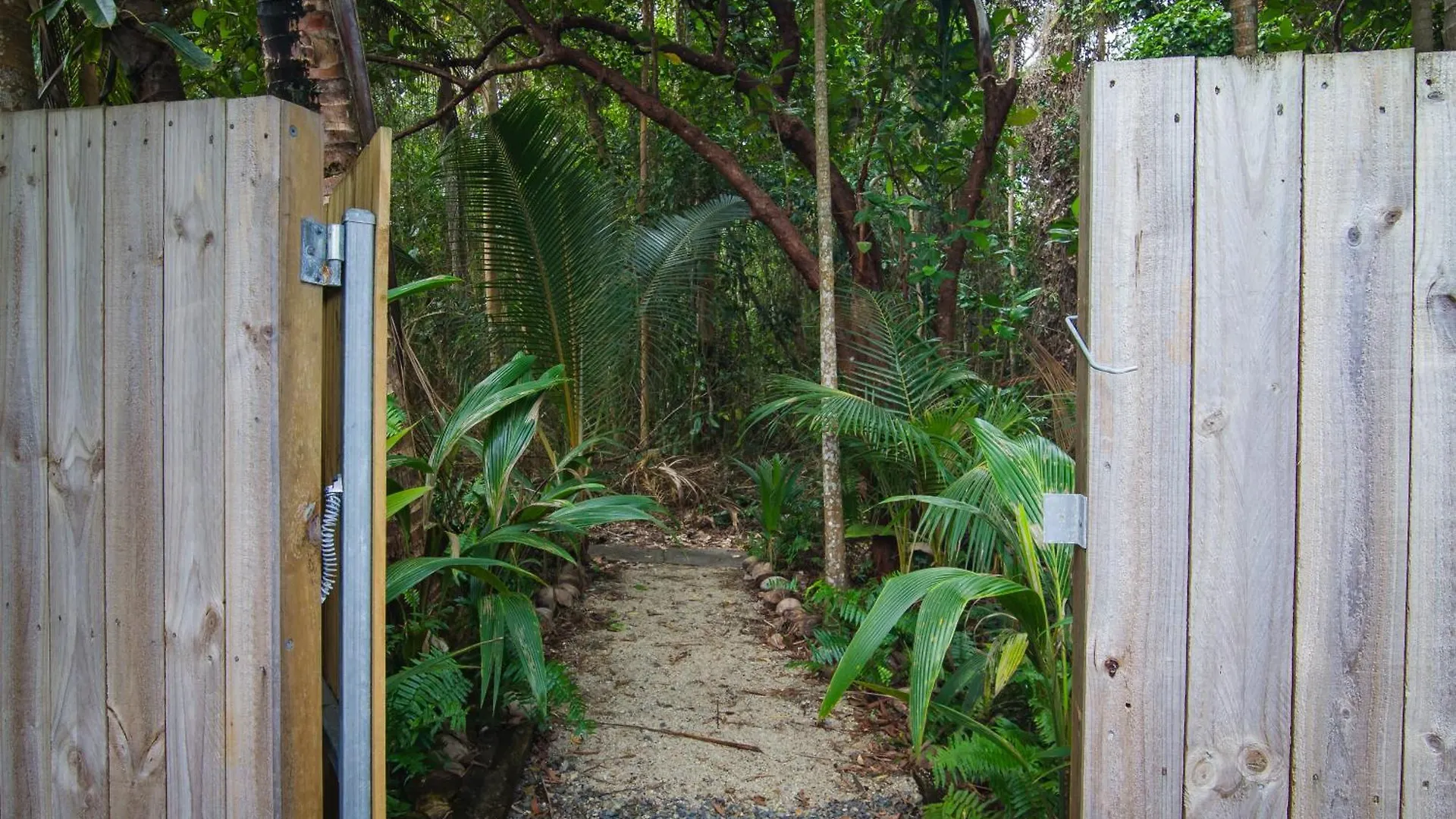 Villa Sorrento, A House On 4 Mile Beach In Port Douglas Holiday home